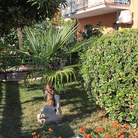 Apartman With Parking Space - 7039 Umag