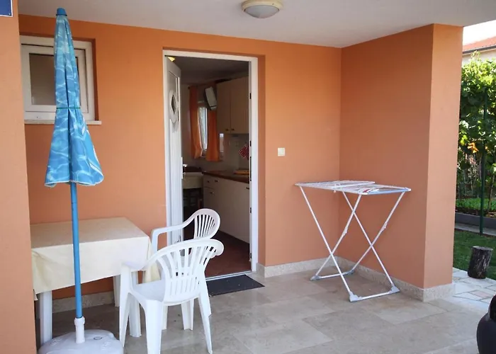 Apartman With Parking Space - 7039 Umag