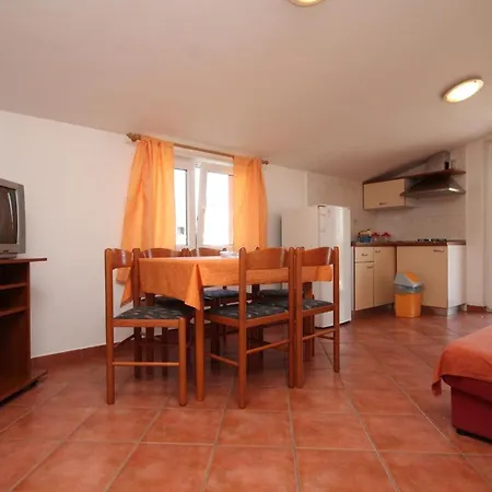 With A Parking Space - 7039 Umag