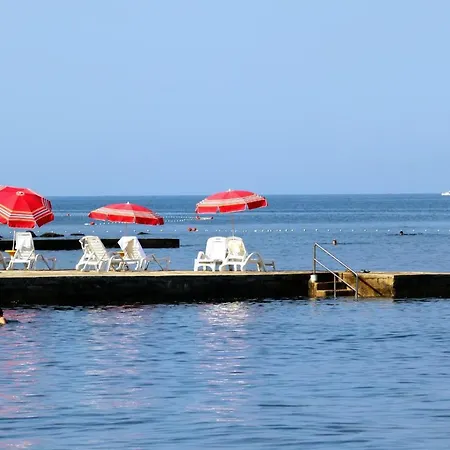 Apartman With Parking Space - 7039 Umag