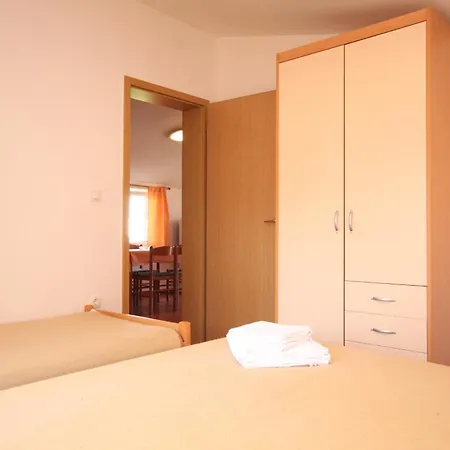 Apartman With Parking Space - 7039